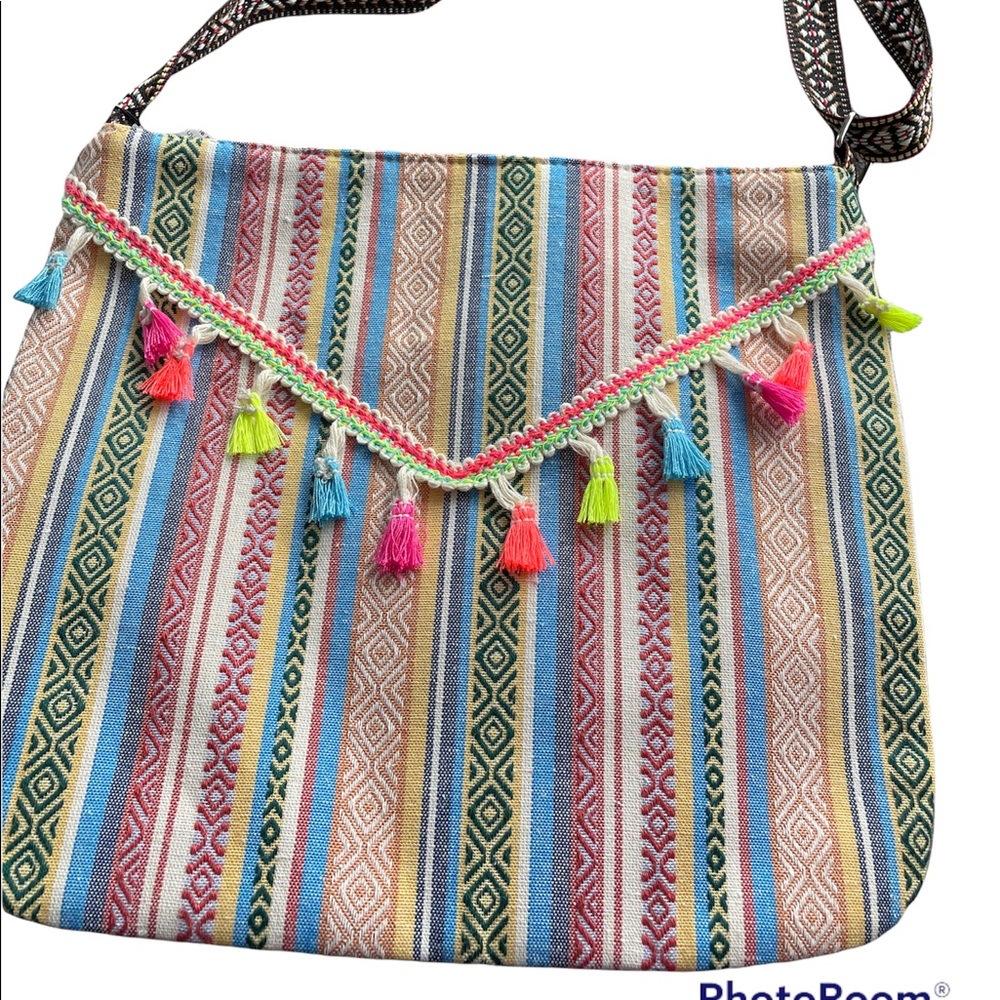 NEW vibrant bag with strap small bag b front